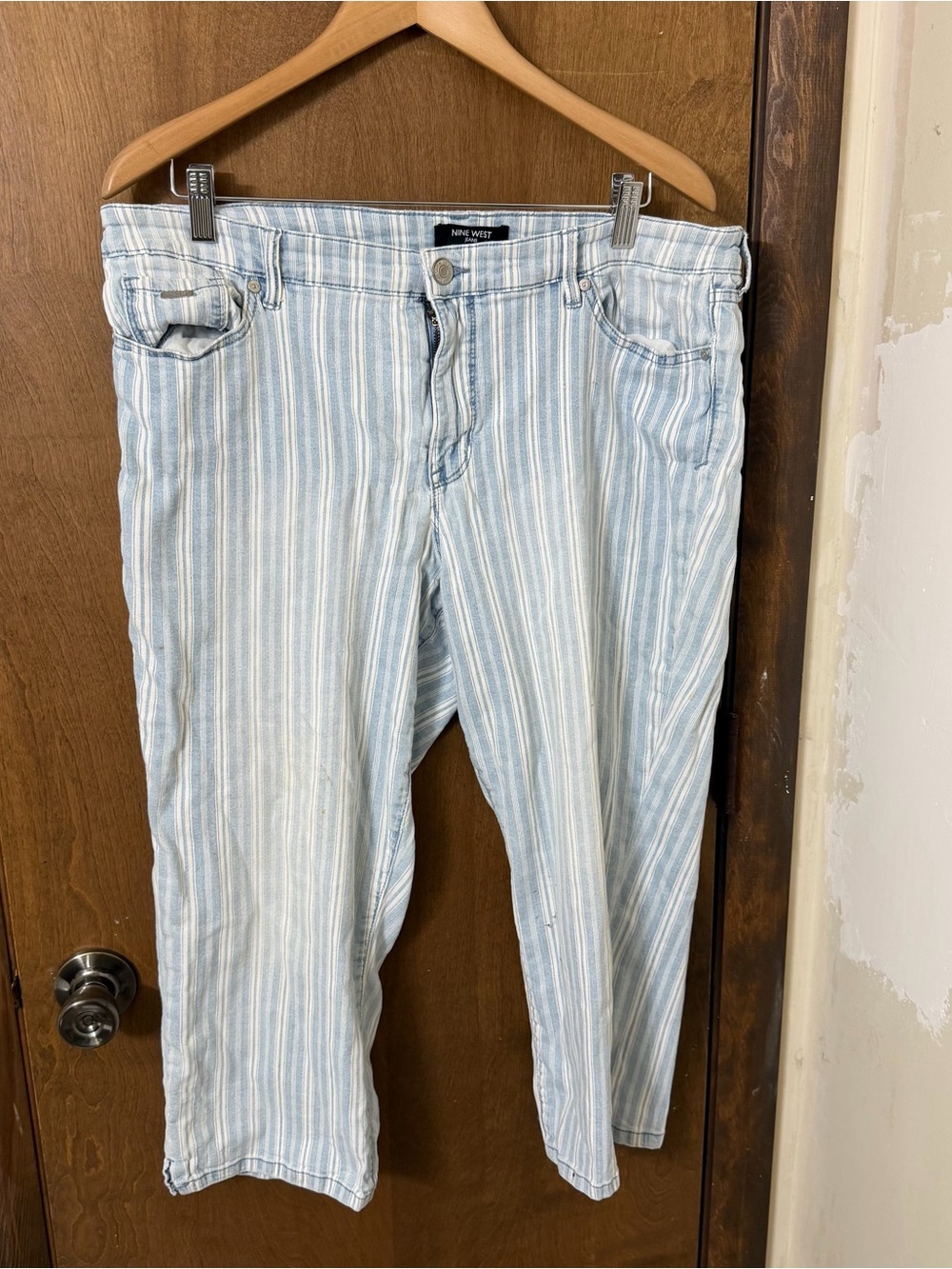 Nine West 16  Light Blue & White Striped Cropped Capri Christie Jeans
